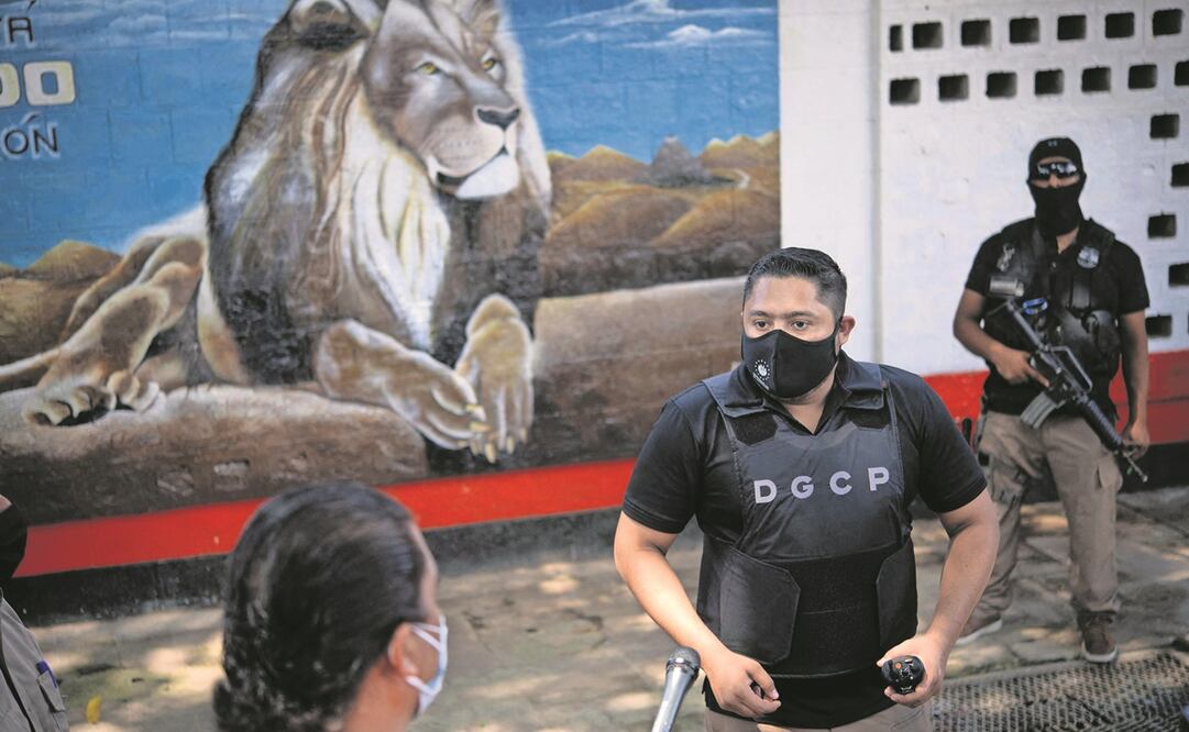 El director General de Centros Penales, Osiris Luna, en 2020. El Tesoro de EU lo incluyó en su lista negra por tratos con pandillas. Foto: Yuri Cortez. AFP