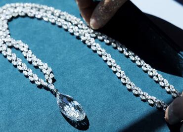 Subasta de joyas ligadas a nazismo rompe récord de Elizabeth Taylor