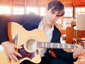 ¿Julián Figueroa extorsionado por una revista?, Le piden dinero para no publicar notas de su vida privada