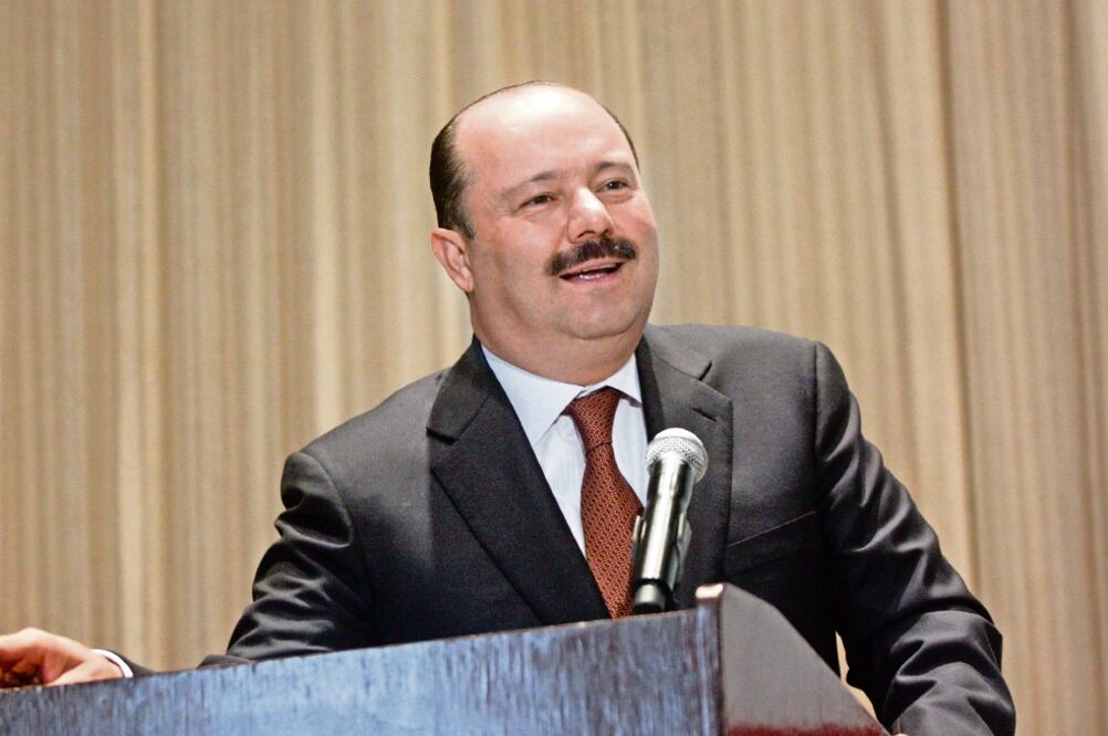 Hasta ahora, la fiscalía de Chihuahua ha obtenido 30 órdenes de aprehensión contra el ex gobernador y 15 de sus colaboradores (ARCHIVO EL UNIVERSAL)