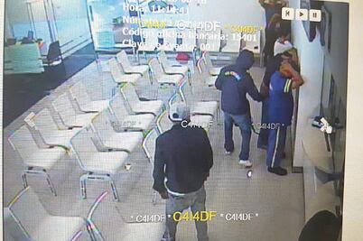 Viernes violento y “tarde de perros” en banco de CDMX