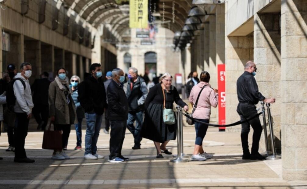 Israel reabre gran parte de negocios para vacunados y recuperados del Covid-19