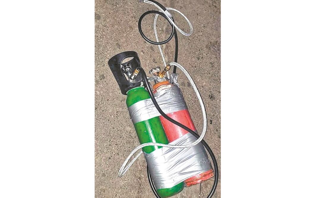 Los delincuentes fabricaron una bomba con tanques de gas. Foto: ESPECIAL