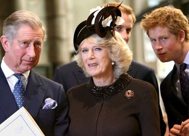 Racismo, muertes e infidelidades... las crisis a que hizo frente Isabel II