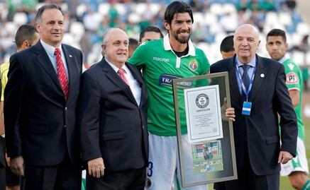 Sebastián “Loco” Abreu recibe premio Guinness