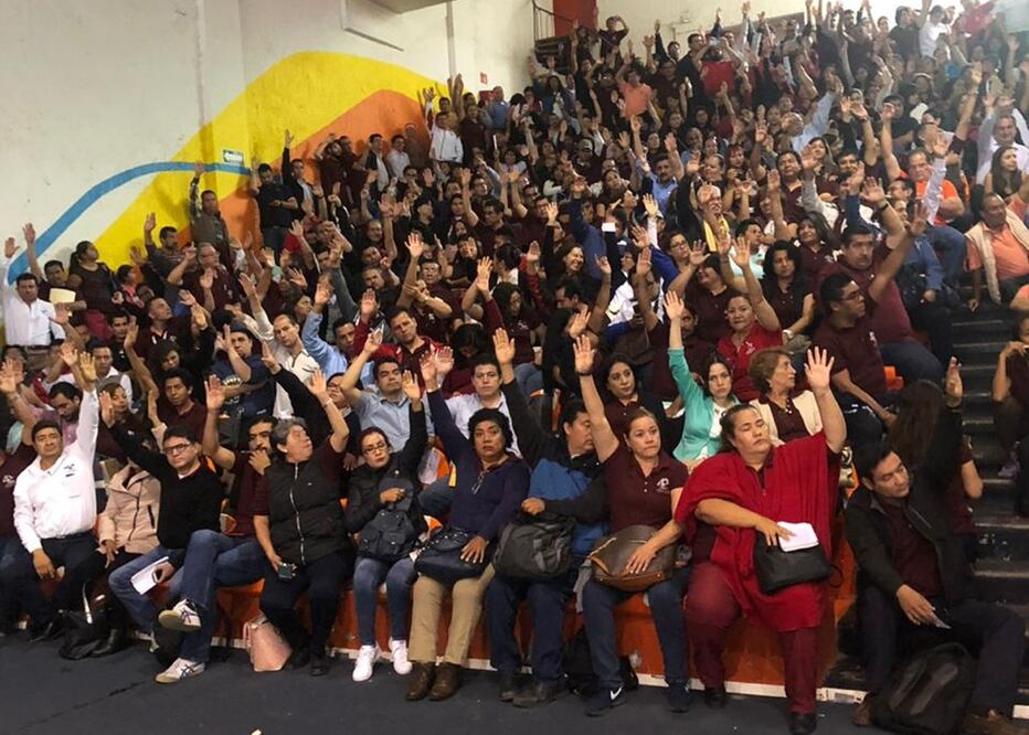 La asamblea arrojó mil 343 a favor de levantar la huelga, 144 en contra y 23 abstenciones y así concluyeron con el paro de labores que duró 35 días (Foto: Especial)