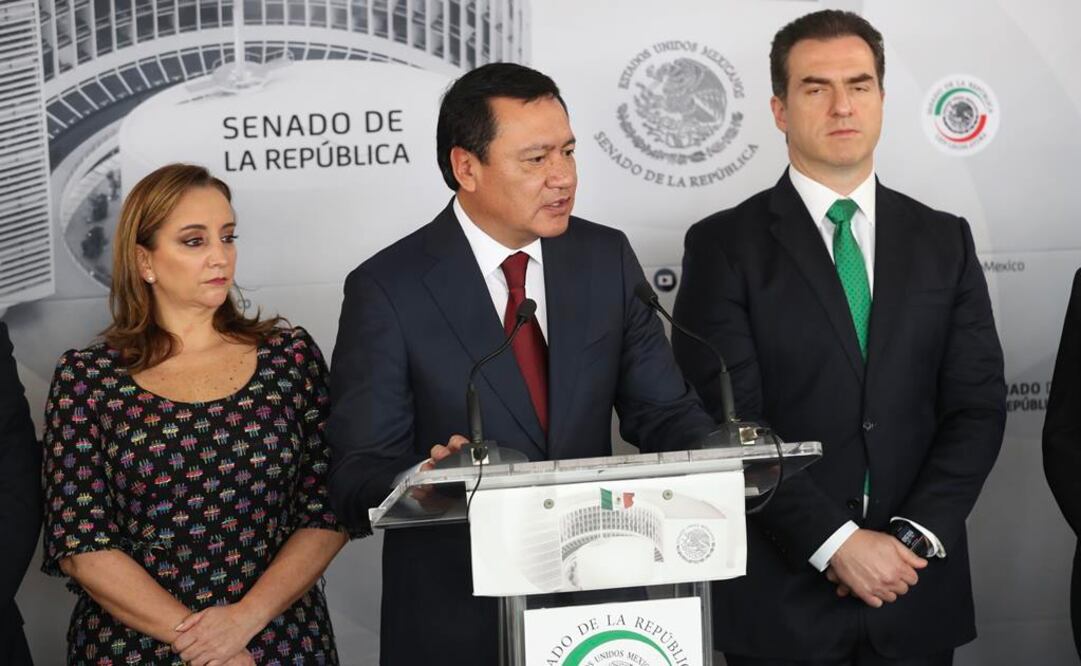 Osorio Chong, en el centro de la imagen. Foto: Archivo EL UNIVERSAL