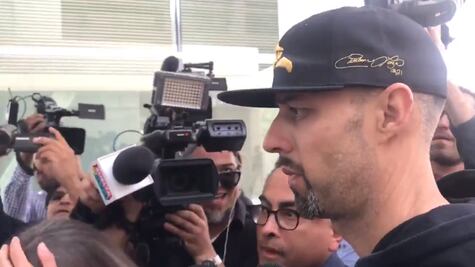 Esteban Loaiza se entrega a las autoridades para cumplir condena
