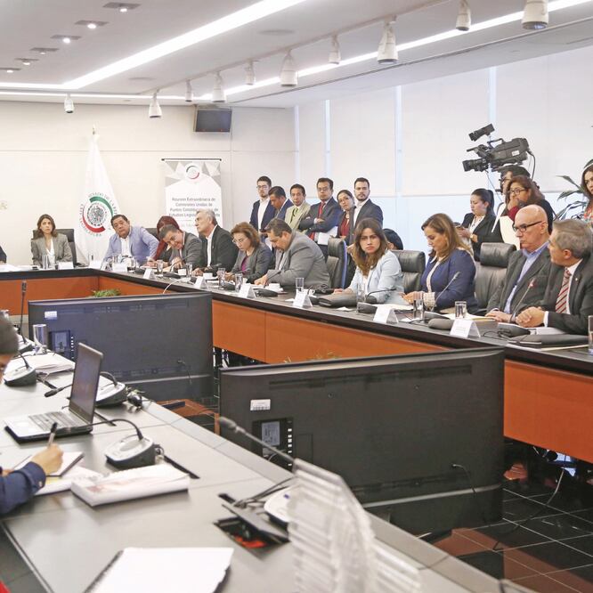 Senadores integrantes de las Comisiones Unidas de Puntos Constitucionales y de Estudios Legislativos Segunda se reunieron ayer para analizar el proyecto de la Guardia Nacional. CUARTOSCURO