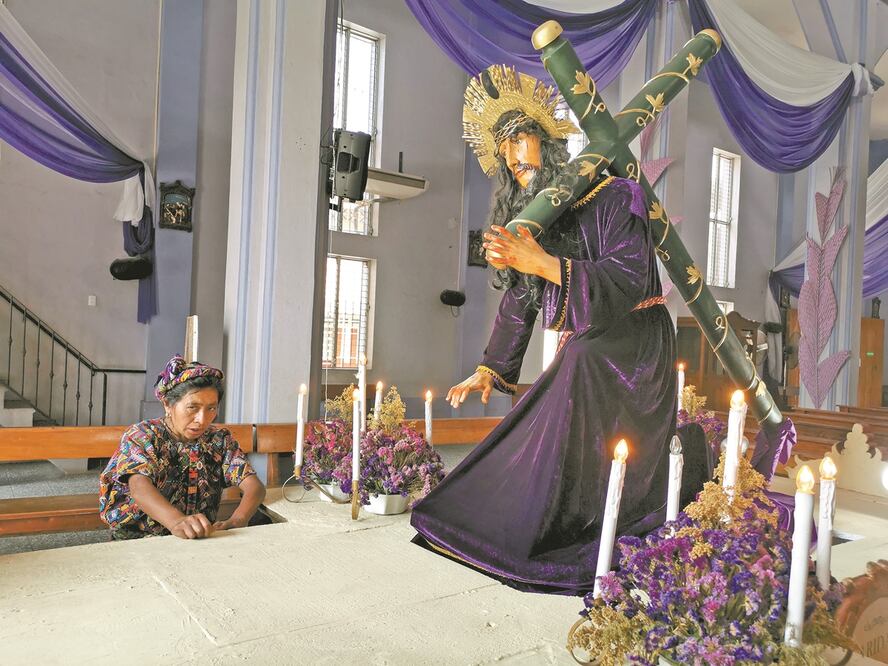 A la peregrinación del Señor de las Tres Caídas, que se venera en Tecún Umán, Guatemala, llegaron miles de mexicanos y guatemaltecos. Fotos: FREDY MARTÍN. EL UNIVERSAL