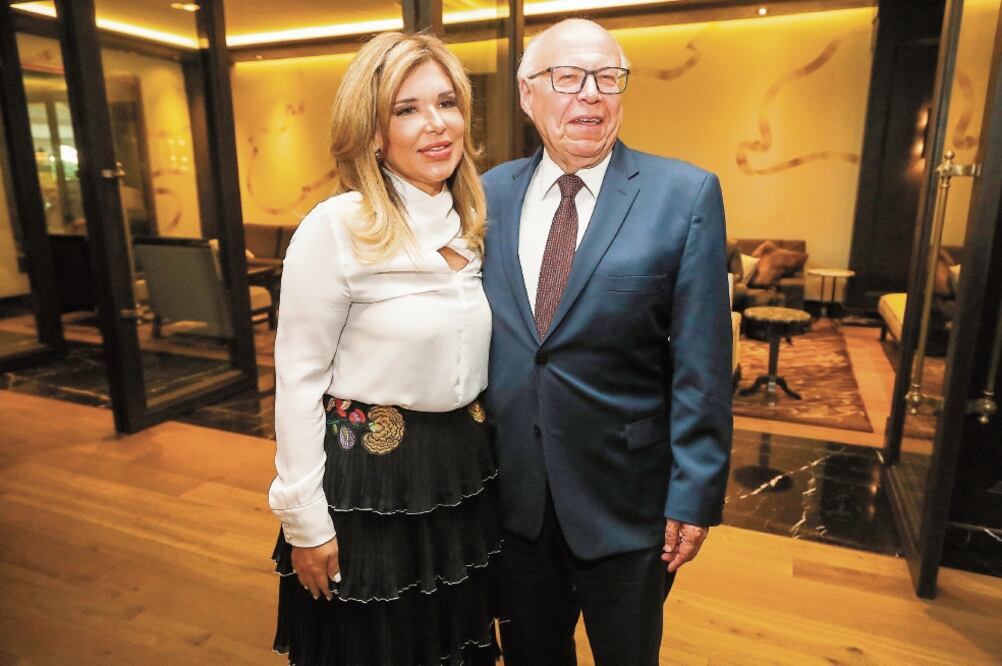 La gobernadora de Sonora, Claudia Pavlovich, tuvo un encuentro con el exrector de la UNAM José Narro Robles, quien no quiso dar detalles sobre la reunión. “Podemos hablar todo lo que quieran de los Pumas”, bromeó (YADÍN XOLALPA. EL UNIVERSAL)