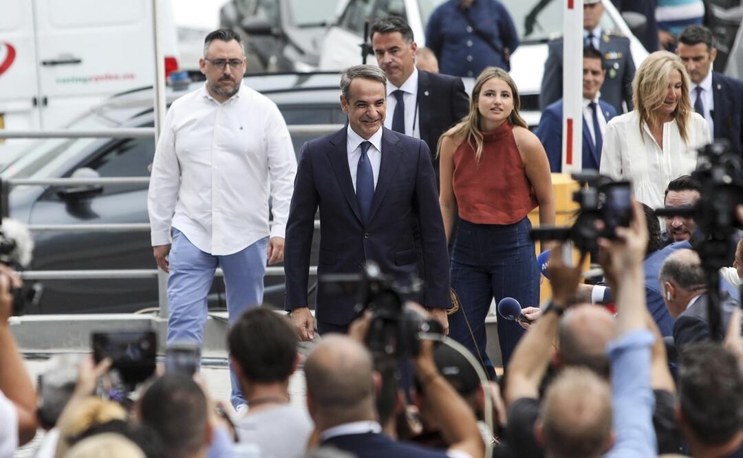 El líder del partido político Nueva Democracia, Kyriakos Mitsotakis, llega a las oficinas del partido en Atenas, Grecia. Foto: EFE