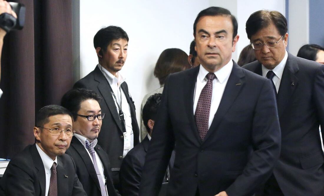 Carlos Ghosn podría haber escapado dentro de una caja de un instrumento musical