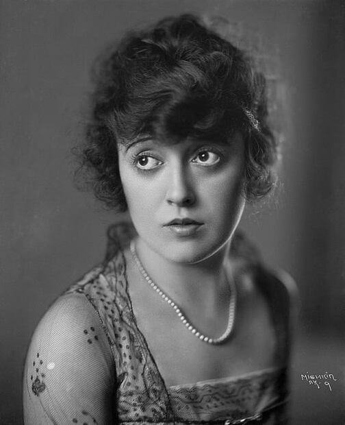 Edna Purviance, la compañera de Chaplin antes de que fuera famoso