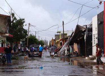Cientos de familias sin luz y agua potable, saldo de "Willa" en Sinaloa