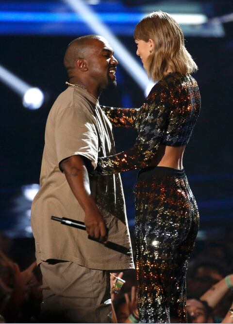 El rapero recibió el reconocimiento MTV Michael Jackson Video Award Vangard de manos de Taylor Swift (AGENCIAS)