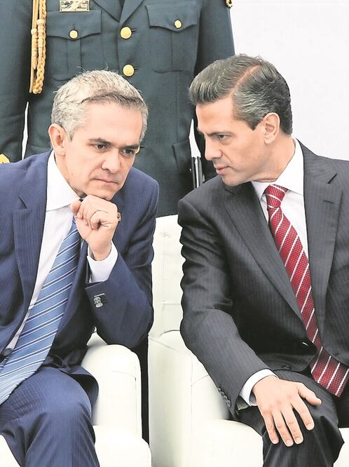 En la foto: Enrique Peña y Miguel Mancera (ARCHIVO EL UNIVERSAL)
