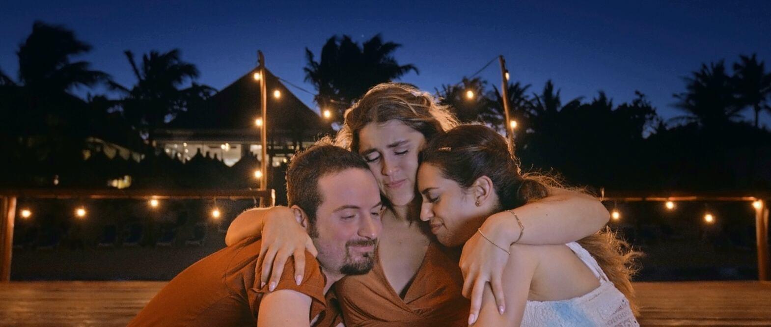 Zavala (izq), Sánchez-Navarro (Centro) y González dan vida al grupo de amigos. Foto: Cinépolis Distribución