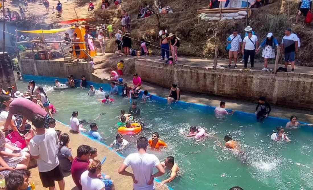Miles de mexiquenses abarrotaron este Sábado de Gloria algunas zonas con albercas públicas y balnearios privados en el Estado de México. (Foto: especial)
