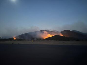 Continúa activo incendio en Parque de los Ciervos en Atizapán