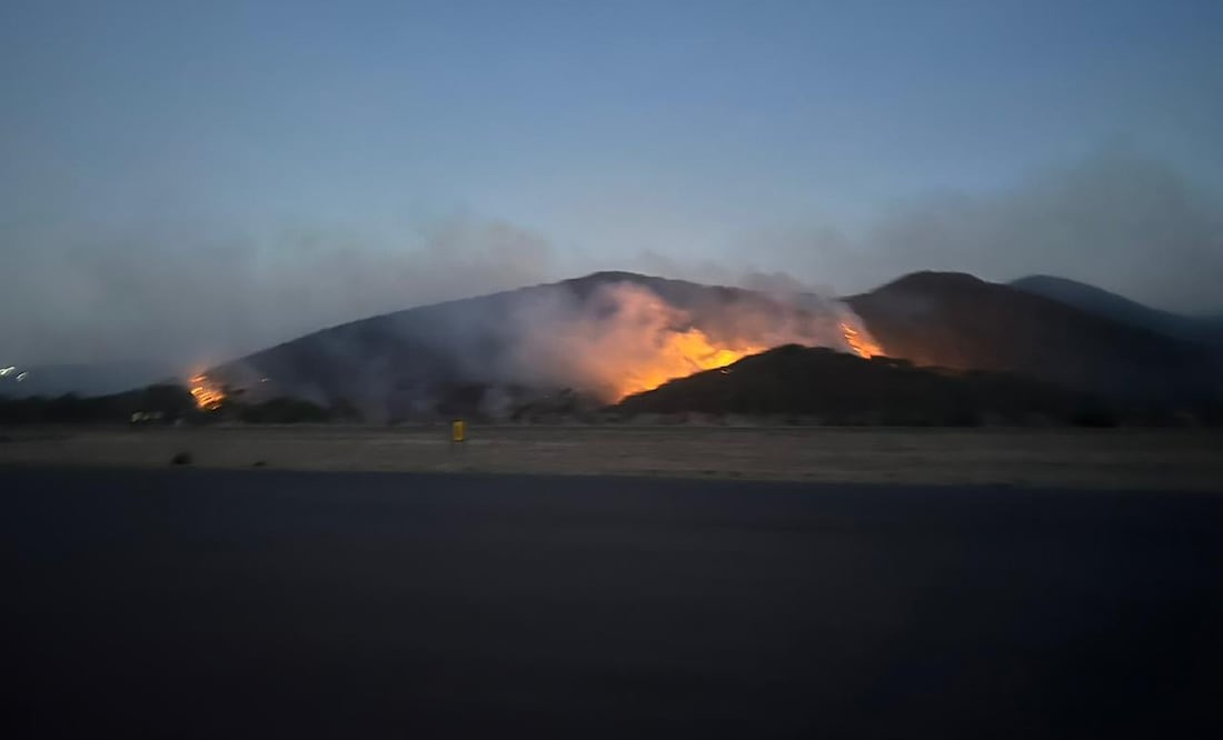 Algunos puntos del incendio en la reserva ecológica del Parque de los Ciervos en Atizapán continúan activos. Foto: X (@AtizapanZSAPASA)