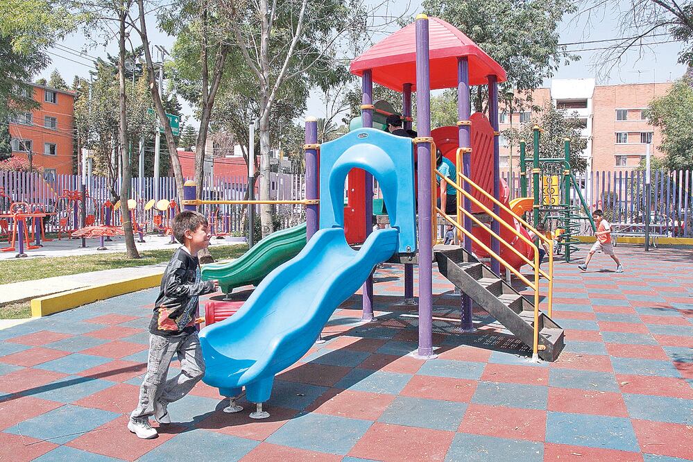 Héctor Hernández, delegado de Tlalpan, aseguró que durante su mandato se colocaron luminarias en las calles y se recuperaron espacios públicos   Foto: ARCHIVO EL UNIVERSAL