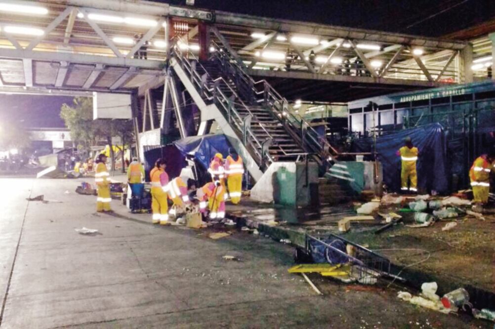 La diputada local de Morena Aleida Alavez demanda a las autoridades un informe sobre el fuerte dispositivo de seguridad para desalojar puestos. (SECRETARÍA DE GOBIERNO)