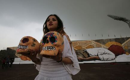 Instalan ofrendas en estadio Olímpico Universitario
