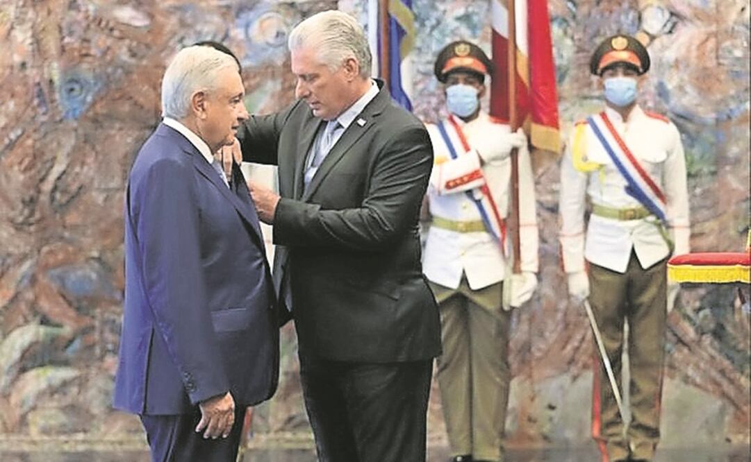 El presidente Andrés Manuel López Obrador y su homólogo de Cuba, Miguel Díaz-Canel, en el Palacio de la Revolución, donde el Mandatario dijo que buscará mediar con Estados Unidos que ningún país sea excluido de la Cumbre de las Américas. Foto: Presidencia