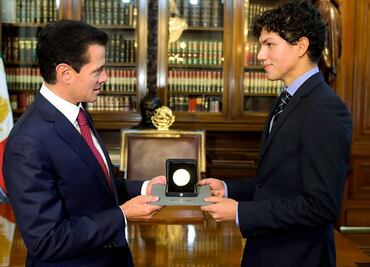 Mexican dancer Isaac Hernández awarded with Bellas Artes Medal