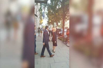 Abuchean a secretaria de Seguridad de EU  en restaurante mexicano