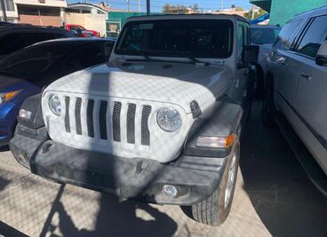 Catean sitio en Aguascalientes donde vendían autos con reporte de robo y hallan 6 millones 200 mil pesos en efectivo