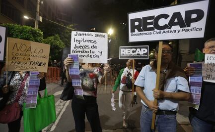 Se manifiestan afuera del Senado por toma de protesta de juzgadores electos; “acordeón, burla a la nación”, gritan