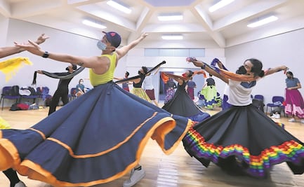 Con danza folclórica y música de mariachi luchan contra la homofobia