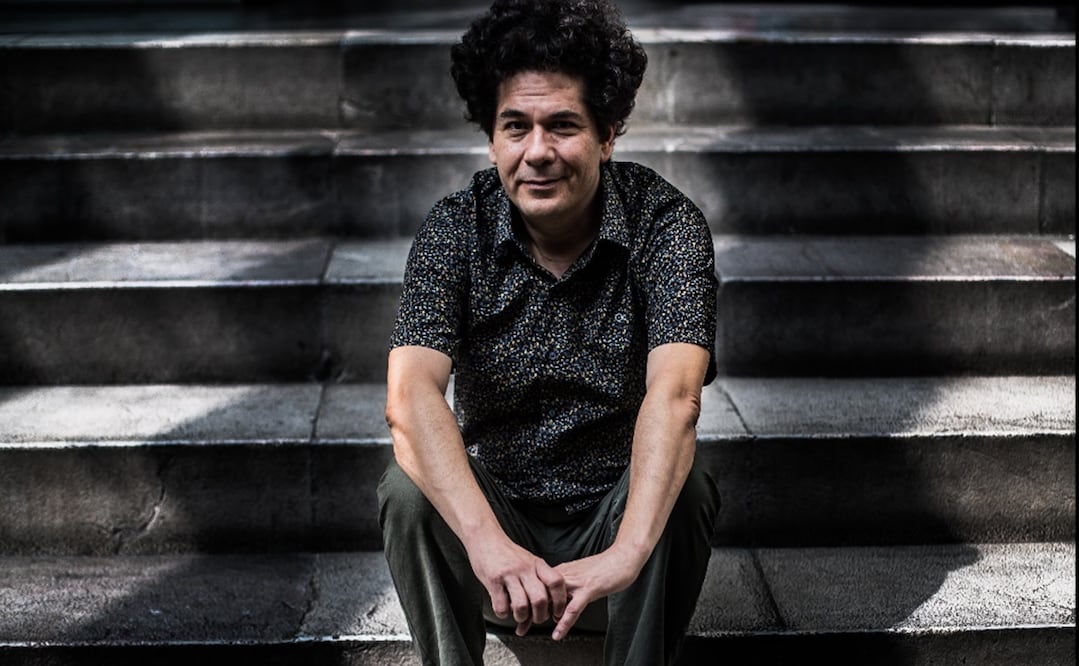 Juan Pablo Villalobos acaba de publicar El pasado anda atrás de nosotros con Anagrama, que pone fin a su ciclo de novelas de autoficción. Foto: Archivo