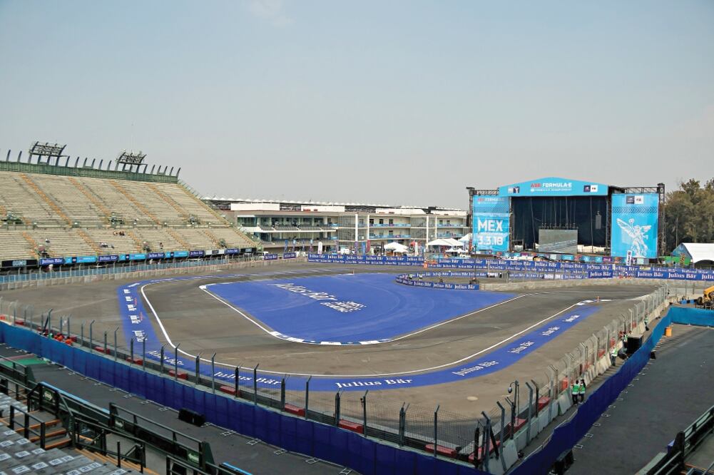 Los bólidos ya están en el autódromo capitalino, al que se le hace el mantenimiento pertinente. (IMAGO7)