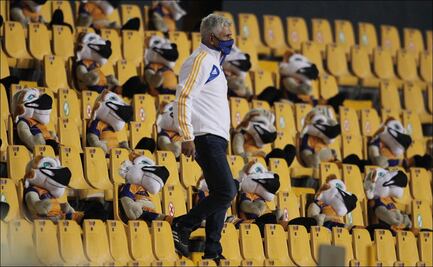 Tuca Ferretti explota en contra del arbitraje: “Me encabrona, por qué carajo...”