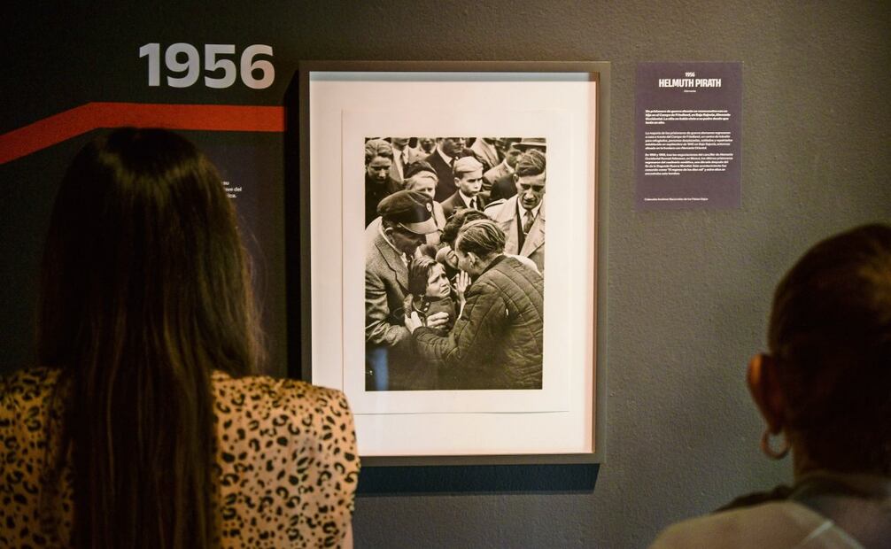 El Archivo, una muestra en el Museo Franz Mayer que celebra el aniversario de World Press Photo, presenta 33 obras históricas originales que por primera vez fueron sacadas de su acervo. Foto: Santiago Cadena El Universal