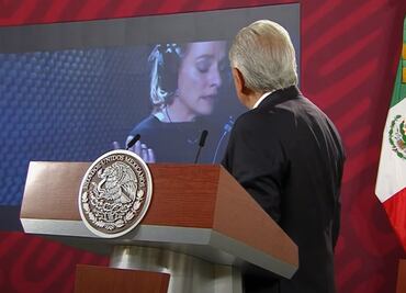 AMLO reconoce a Silvio Rodríguez en la mañanera… con interpretación de Beatriz Gutiérrez Müller