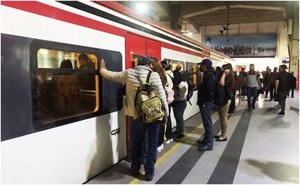 Falla sistema: Usuarios sufren por retrasos en el Tren Suburbano 