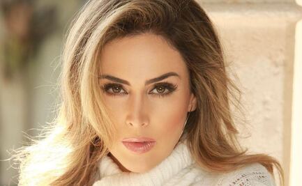 Como una Barbie, Jacky Bracamontes brilla en ajustado vestido rosa