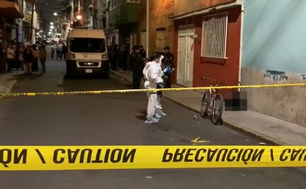 En presunta venganza, atacan a balazos a ciclista y a otro hombre en Iztacalco  