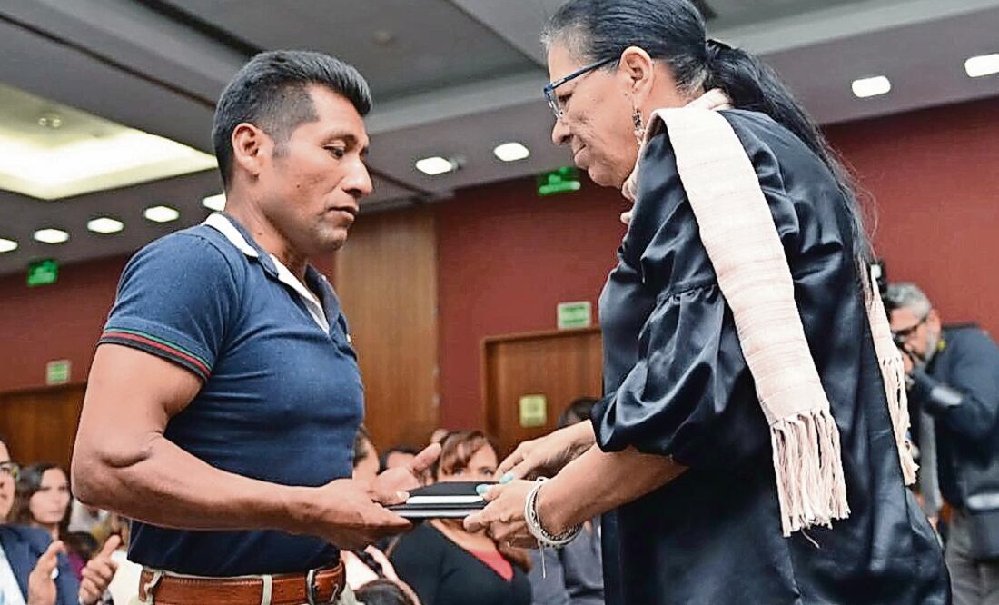 Nashieli Ramírez (derecha), titular de la comisión, destacó que en la capital hay presencia de 88% de las lenguas que se hablan en el país. (ESPECIAL)