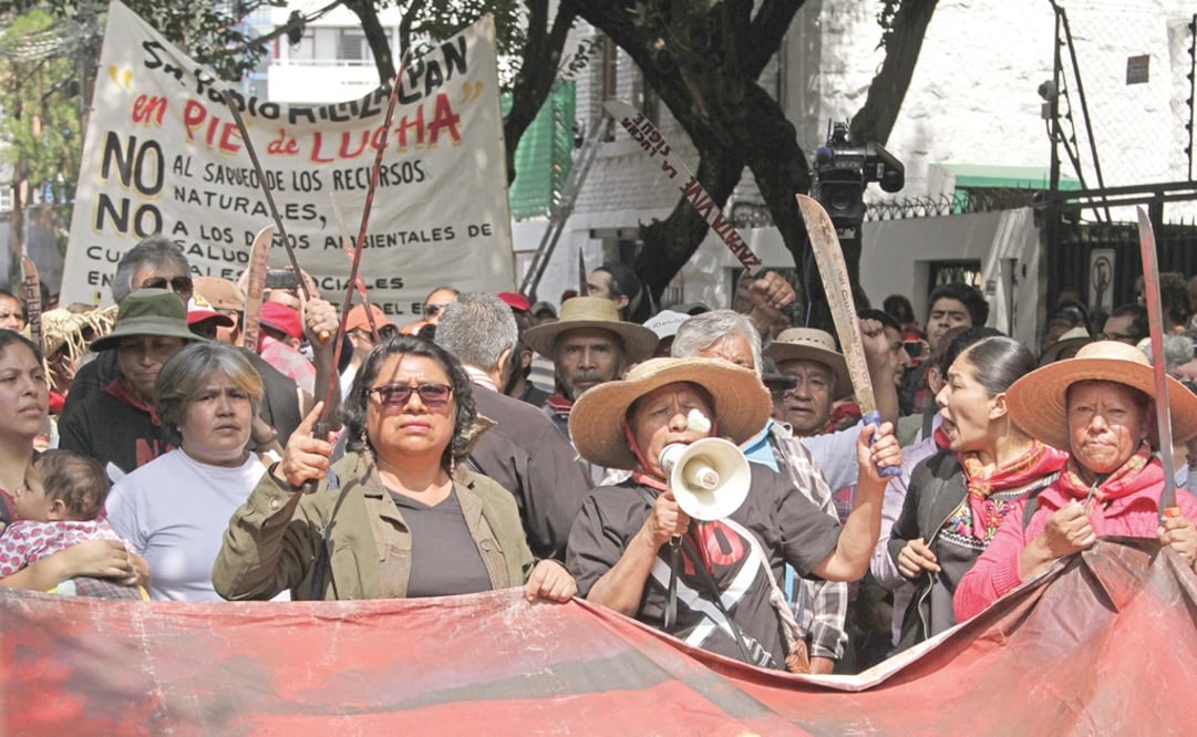 Protestan afuera de la casa de transición del presidente electo, Andrés Manuel López Obrador. Foto: Archivo/El Universal