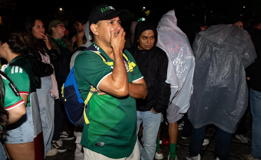 Reacción de algunos integrantes de la afición mexicana ante la eliminación de México de la Copa Mundial de Futbol de la FIFA ante Inglaterra. Foto: Hugo Salvador / EL UNIVERSAL