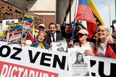 Orden de arresto a González provoca condena mundial