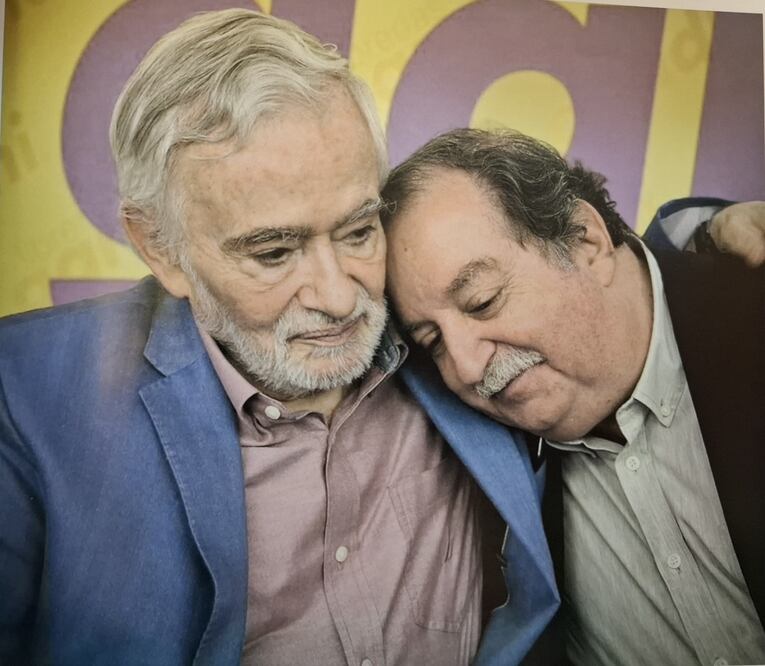 Ignacio Solares y José Gordon en la presentación de su libro, junio 2023. Foto: Diego Solares, del libro "Solares: prodigio de lo invisible" (Universidad Autónoma de Chihuahua, 2024)