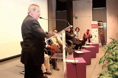 Entregan proyecto de Carta Magna a MAM