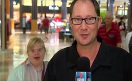 Chica con Síndrome de Down irrumpe transmisión de TV