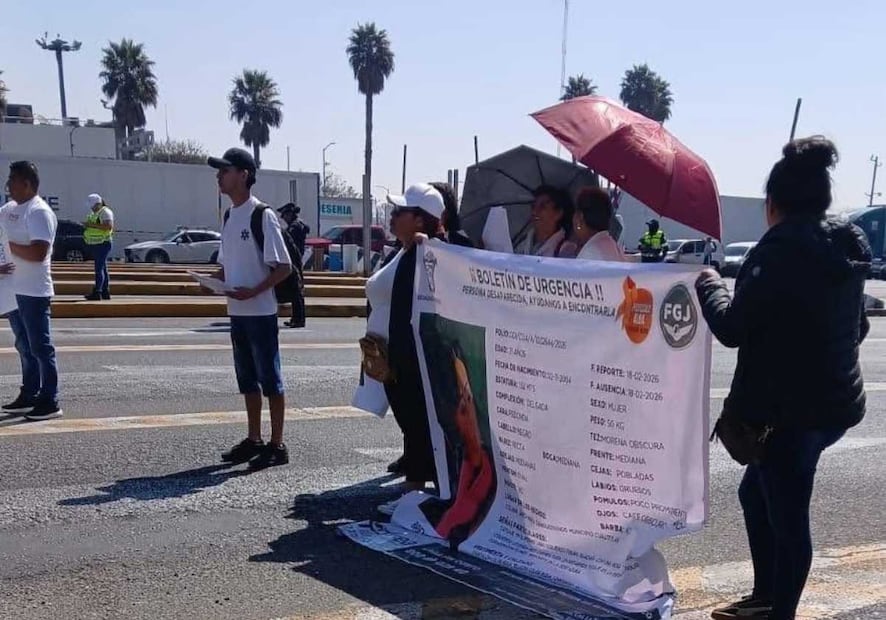 Levantamiento de plumas en Carretera México-Querétaro. Foto: Especial